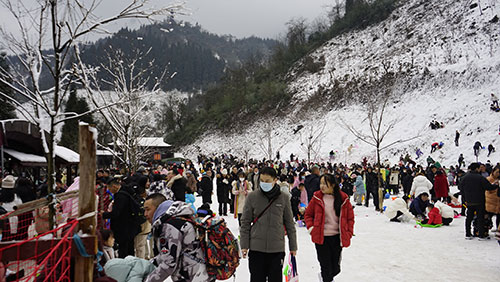 新春走基层 | “冰雪经济”让什邡乡村“冬闲”变“冬忙”_fororder_QQ图片20230203093508