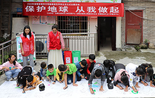 文明之风浸润才子之乡 自贡市富顺县聚力同心共创全国文明城市_fororder_3“宋婆婆”爱心辅导班开展活动日常（供图-富顺县委宣传部）