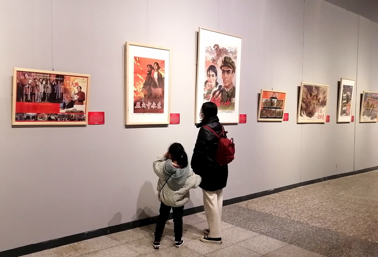 （原創） “喜慶黨的二十大紅色電影海報展”在石家莊開展_fororder_QQ圖片20230203162718