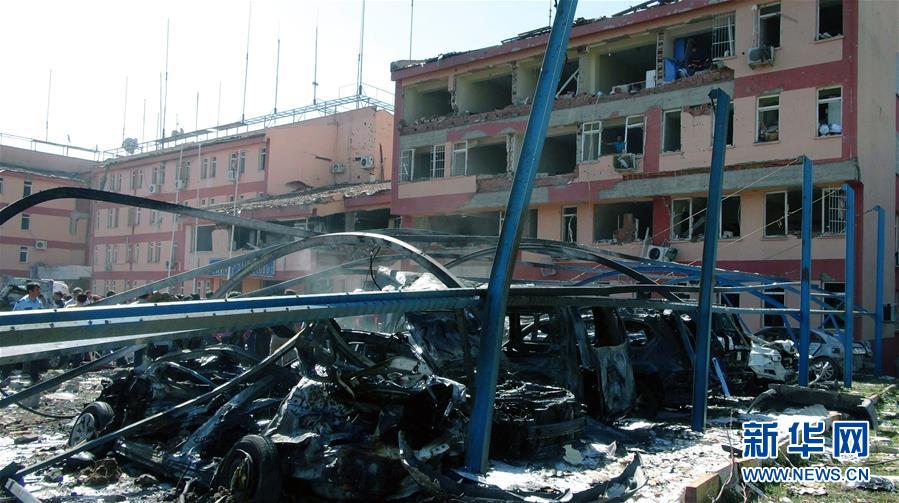 土耳其东部汽车炸弹袭击致3人亡百余人伤