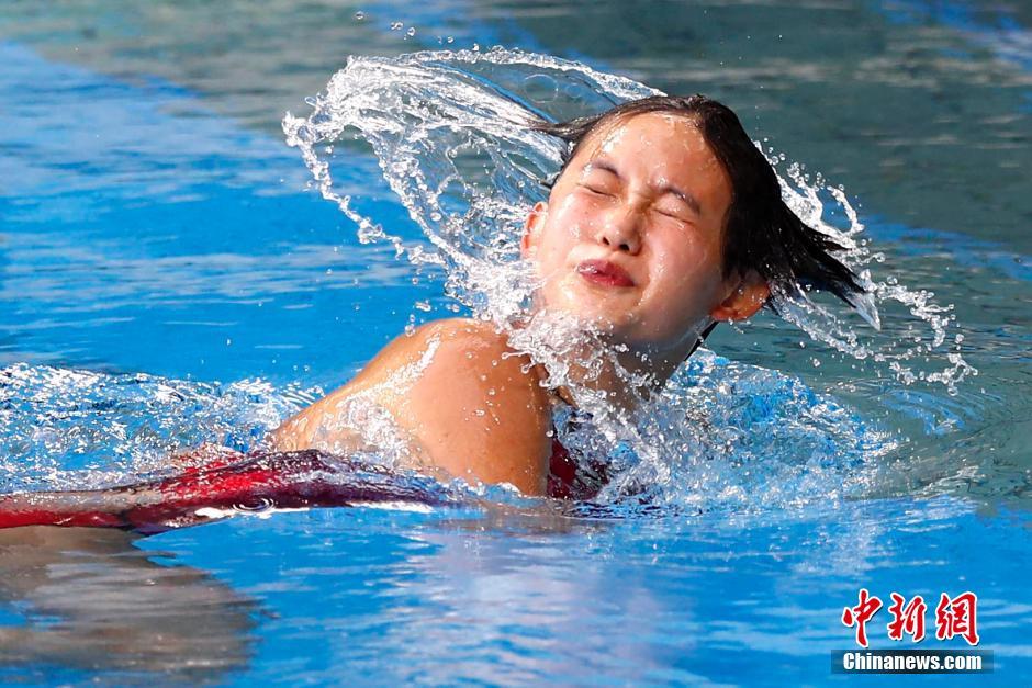 当地时间8月18日,在里约奥运女子跳水单人十米台的决赛中,2001年出生