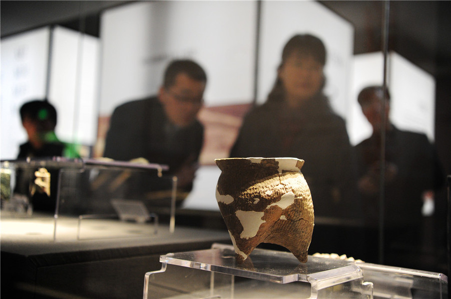 3月7日，游客在梁帶村芮國遺址博物館內(nèi)參觀。