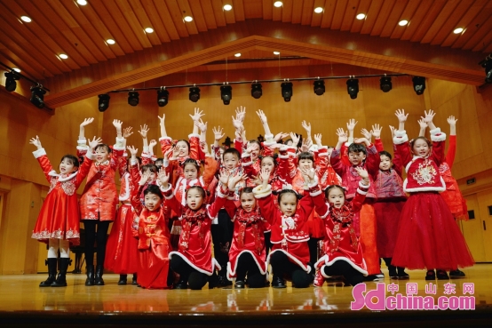 青岛乐弦室内乐团专场音乐会精彩开演 中外名曲奏响音乐文化强音