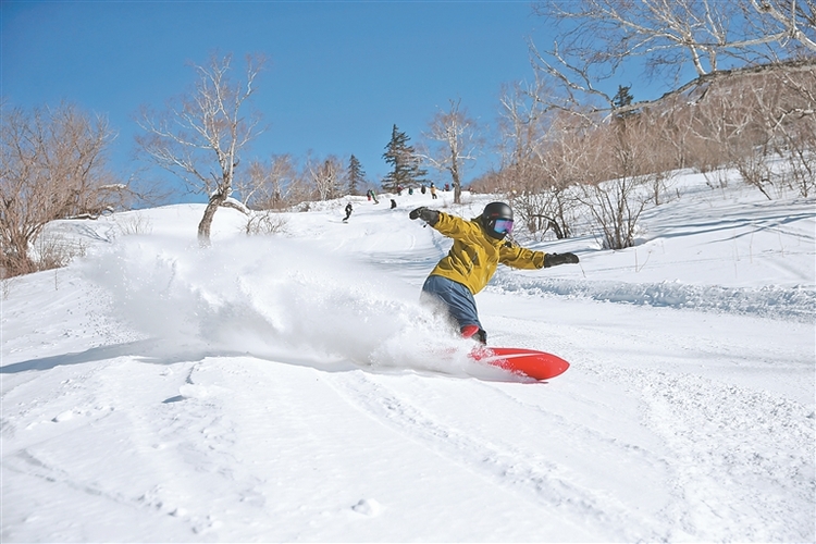 雪上飞！ 野雪滑雪爱好者竞技雪乡