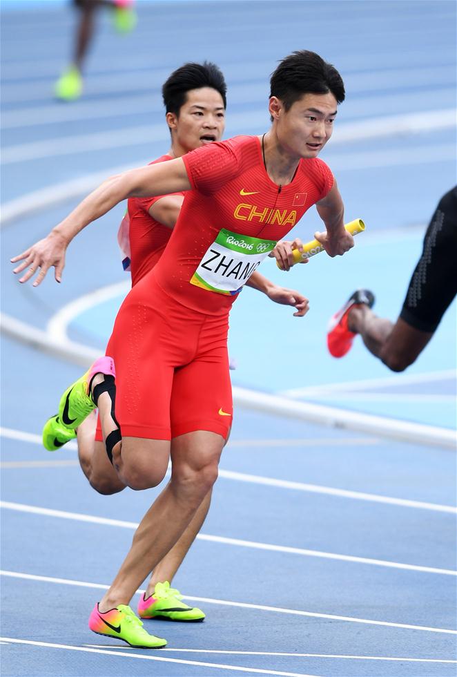 田径男子4×100米接力：中国选手晋级决赛