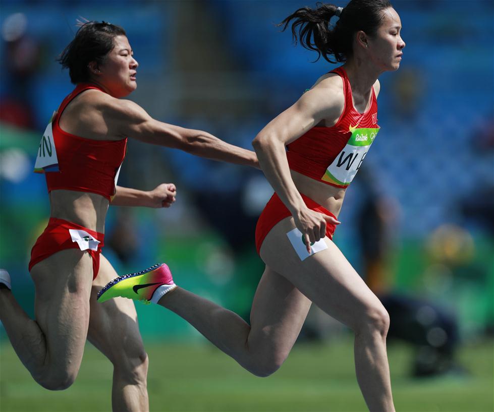 女子4x100米接力:中国队参加预赛中