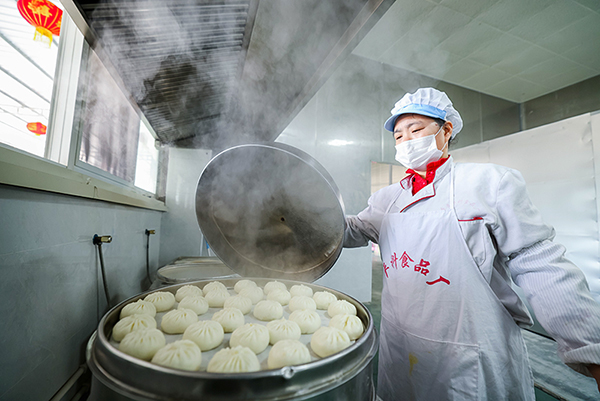自贡荣县：冲刺“开门红” 干出“加速度”_fororder_1荣县平科食品公司生产加工车间（摄影-宋姿熠）