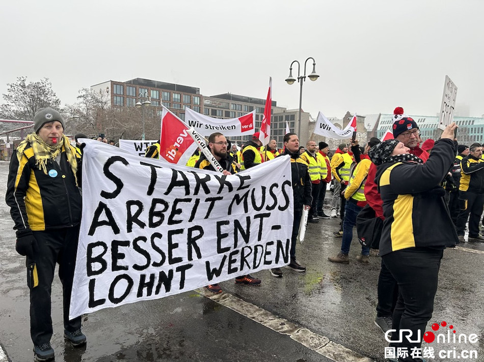 德国邮政员工开始为期两日的罢工行动_fororder_1