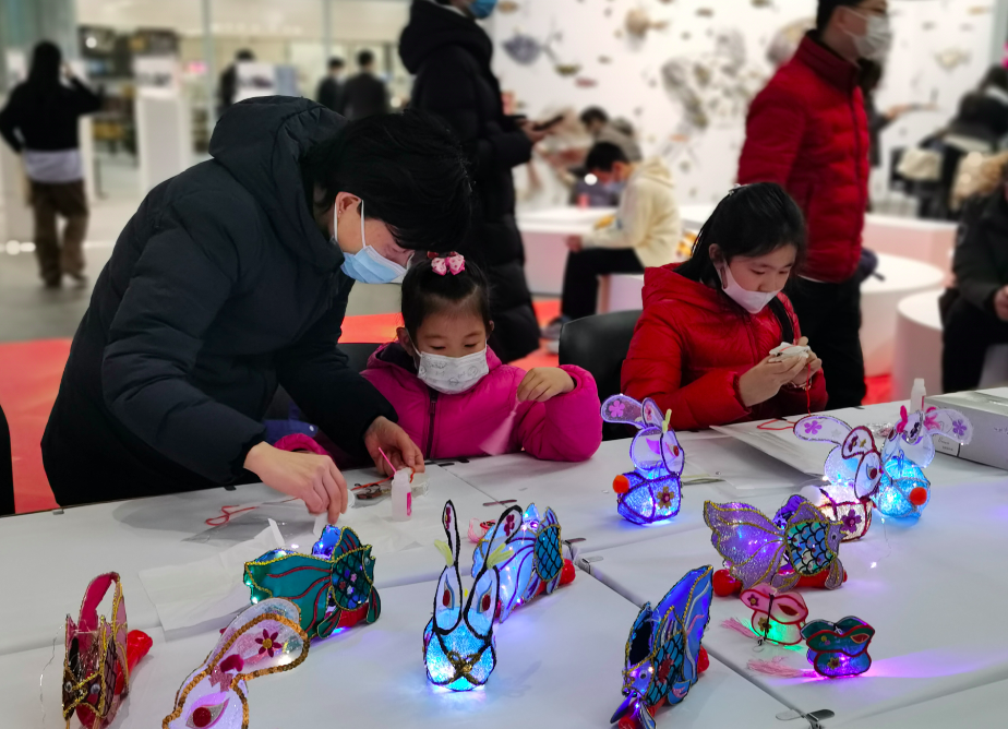 【文化旅遊】繪兔子拓木刻 上海美術館裏鬧元宵受市民歡迎