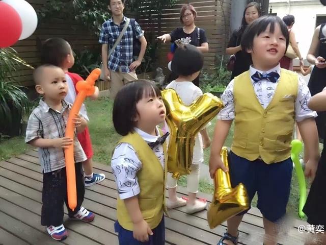 邹市明小儿子过生日,胖轩牵着弟弟呆萌可爱_娱乐_腾讯网