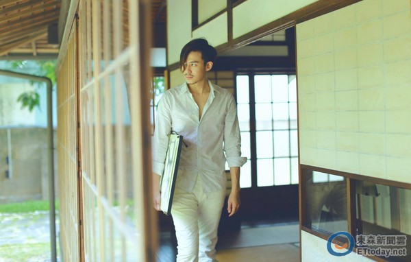 陈楚河复出!暧昧照女友正面曝光 原来是…