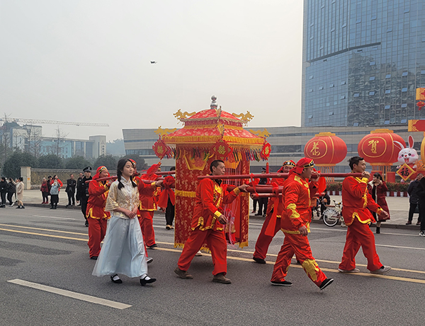 新春走基层 | 宜宾屏山县举行2023年庆元宵活动（组图）_fororder_民俗《抬花轿》-摄影-刘波