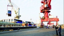 福建省首次使用散貨船載運鋰電池新能源汽車海運出口
