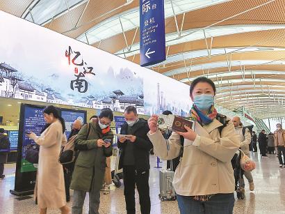 【熱點新聞】中國公民出境團隊遊重啟 上海首發團出發普吉島_fororder_1