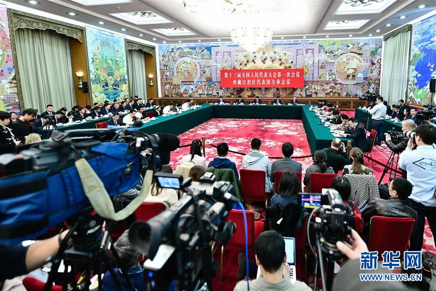 西藏代表团全体会议向媒体开放(图)