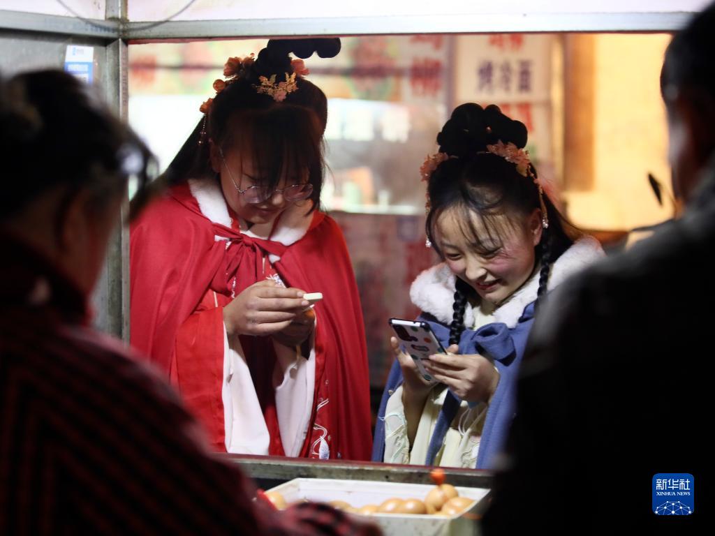 鹤壁浚县：古城璀璨元宵夜