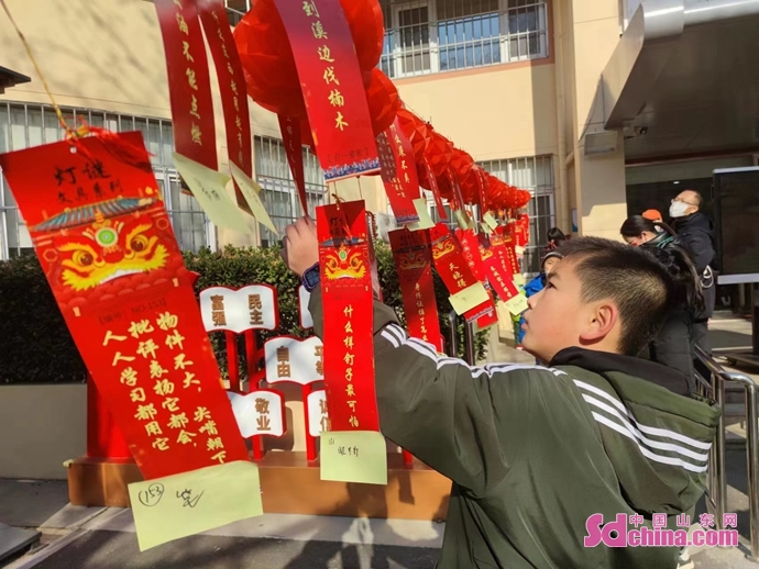 猜谜剪纸闹元宵 青岛市市南区图书馆与市民读者“书式”过佳节