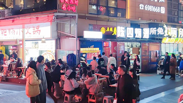 自贡高新区：提灯游园闹元宵 迎接消费开门红_fororder_4活动现场