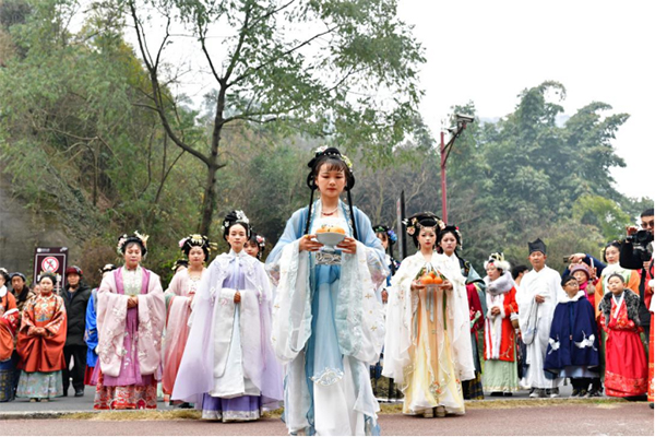 乐山：越罗衫袂迎春风 元宵游园赏花红_fororder_未标题-3