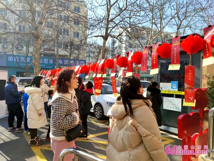 猜谜剪纸闹元宵 青岛市市南区图书馆与市民读者“书式”过佳节