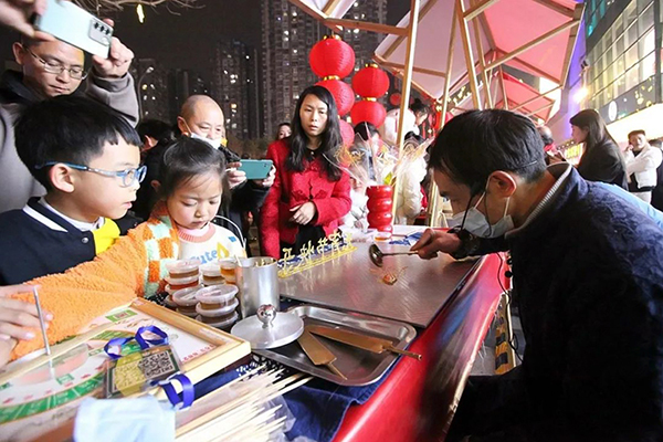自贡高新区：提灯游园闹元宵 迎接消费开门红_fororder_2活动现场