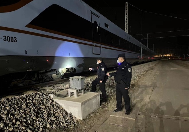 西安铁路公安处治安部门组织开展“保畅除患“线路治安专项行动_fororder_c8ae443cly1hauq553y3jj21be0zk4ce