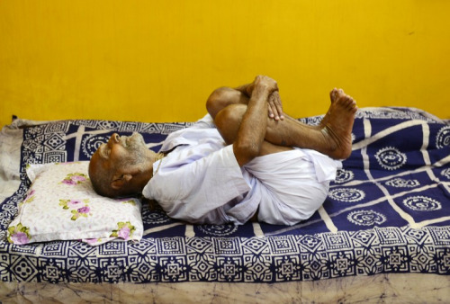 印度120岁人瑞谈长寿秘诀：不近女色 每天做瑜伽(图)
