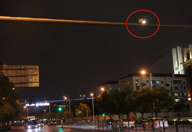 【图说上海】解决电子警察抓拍“光污染” 上海将加大部署“微光”“无光”设备