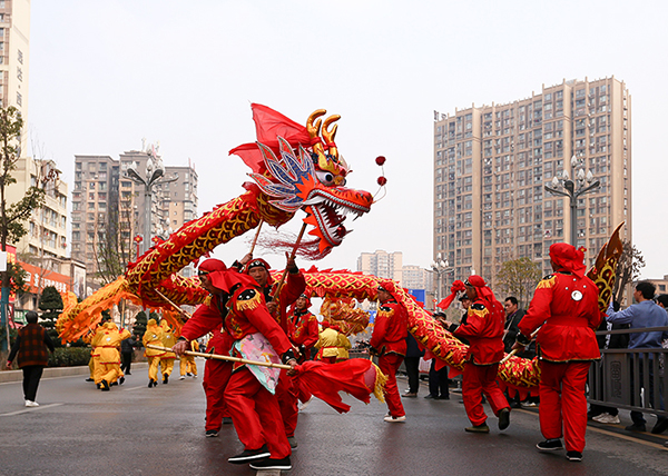 自贡市富顺县举办第十三届“龙腾狮跃闹元宵”巡游活动_fororder_3活动现场