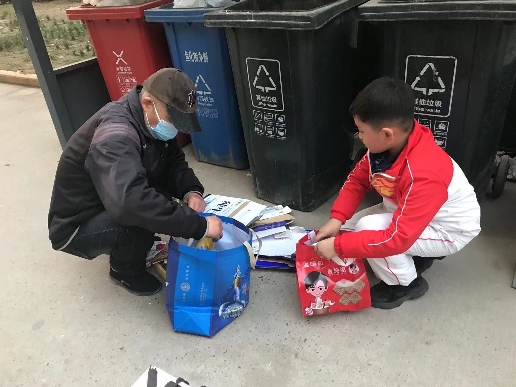 西安高新区第十五小学：赓续雷锋精神 一节绽放在春天的“大思政课”_fororder_微信图片_20230303123229