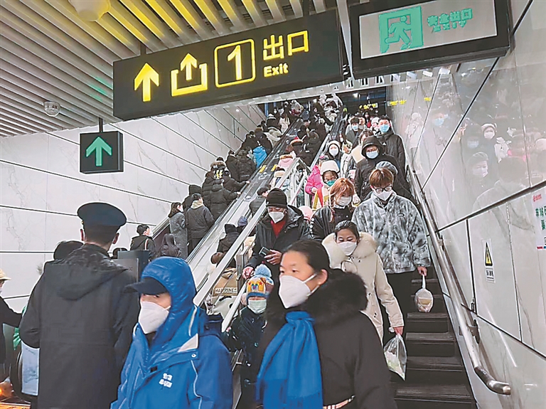 哈尔滨旅游有多火？ 地铁中央大街站单日客流12万