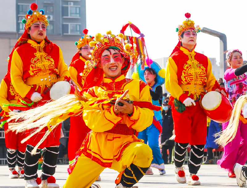 Выступление с хайянским народным танцем Янгэ на Праздник фонарей_fororder_图片6