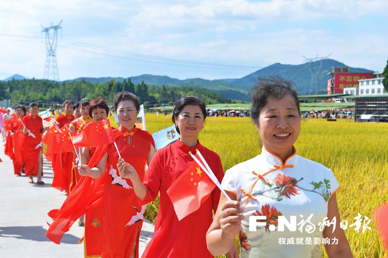 稻花香裏慶豐年 “紅”土地上譜新篇