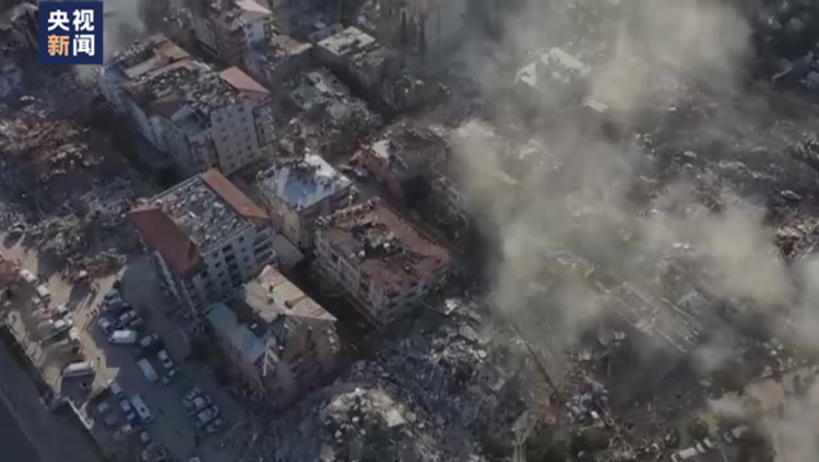 航拍土耳其强震灾区 满目废墟救援仍在持续