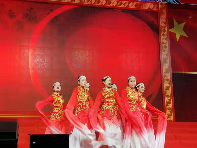 图片默认标题_fororder_泰南侨届艺术团体载歌载舞庆祝祖国70华诞