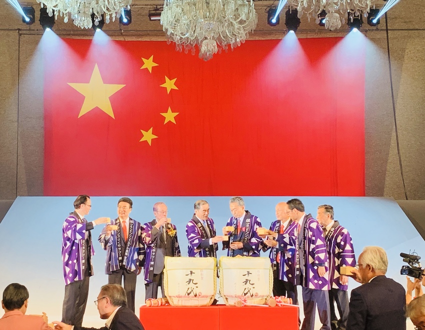 图片默认标题_fororder_图1-庆典晚会“开酒干杯”仪式