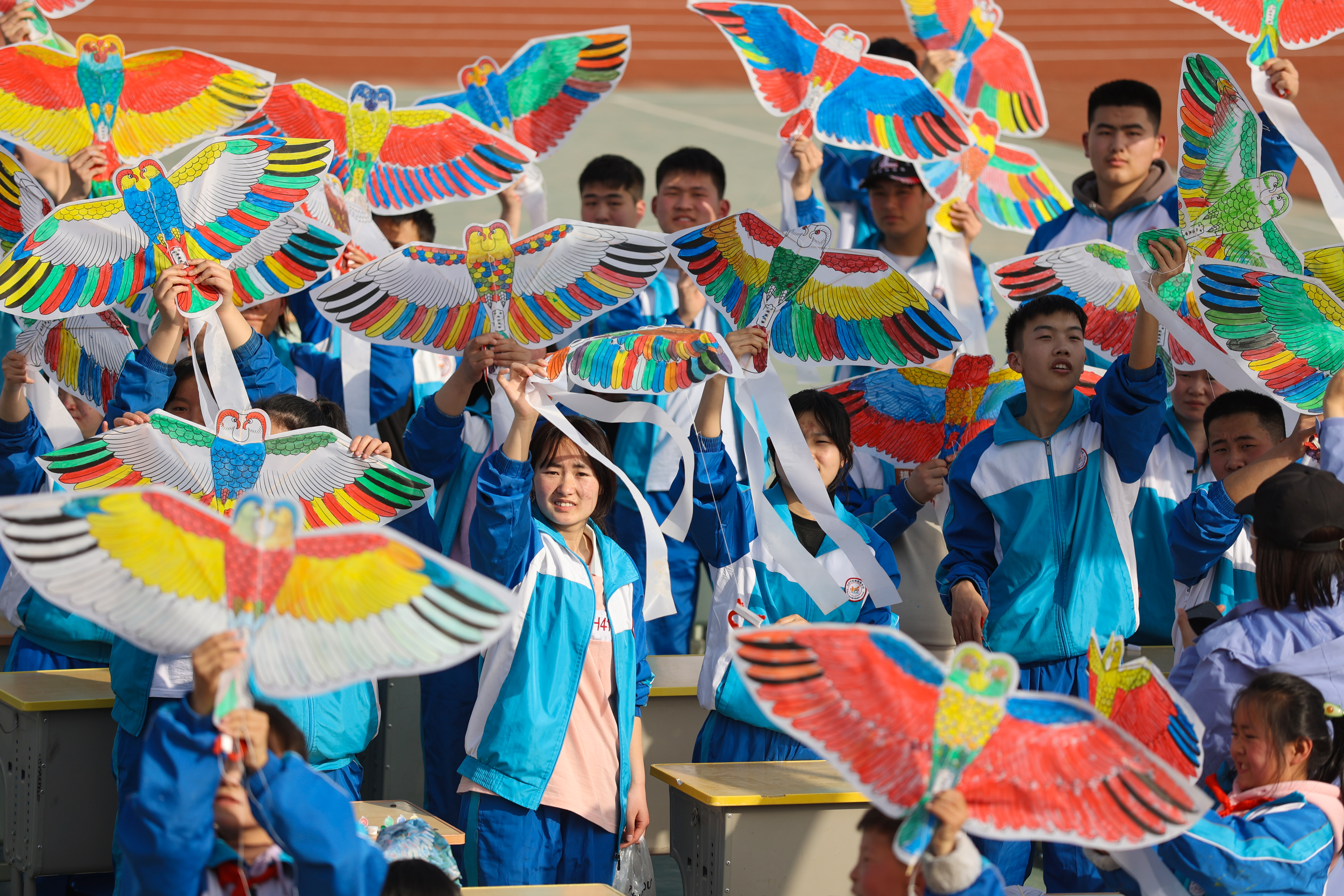 河南開封：製作風箏 感受傳統文化魅力
