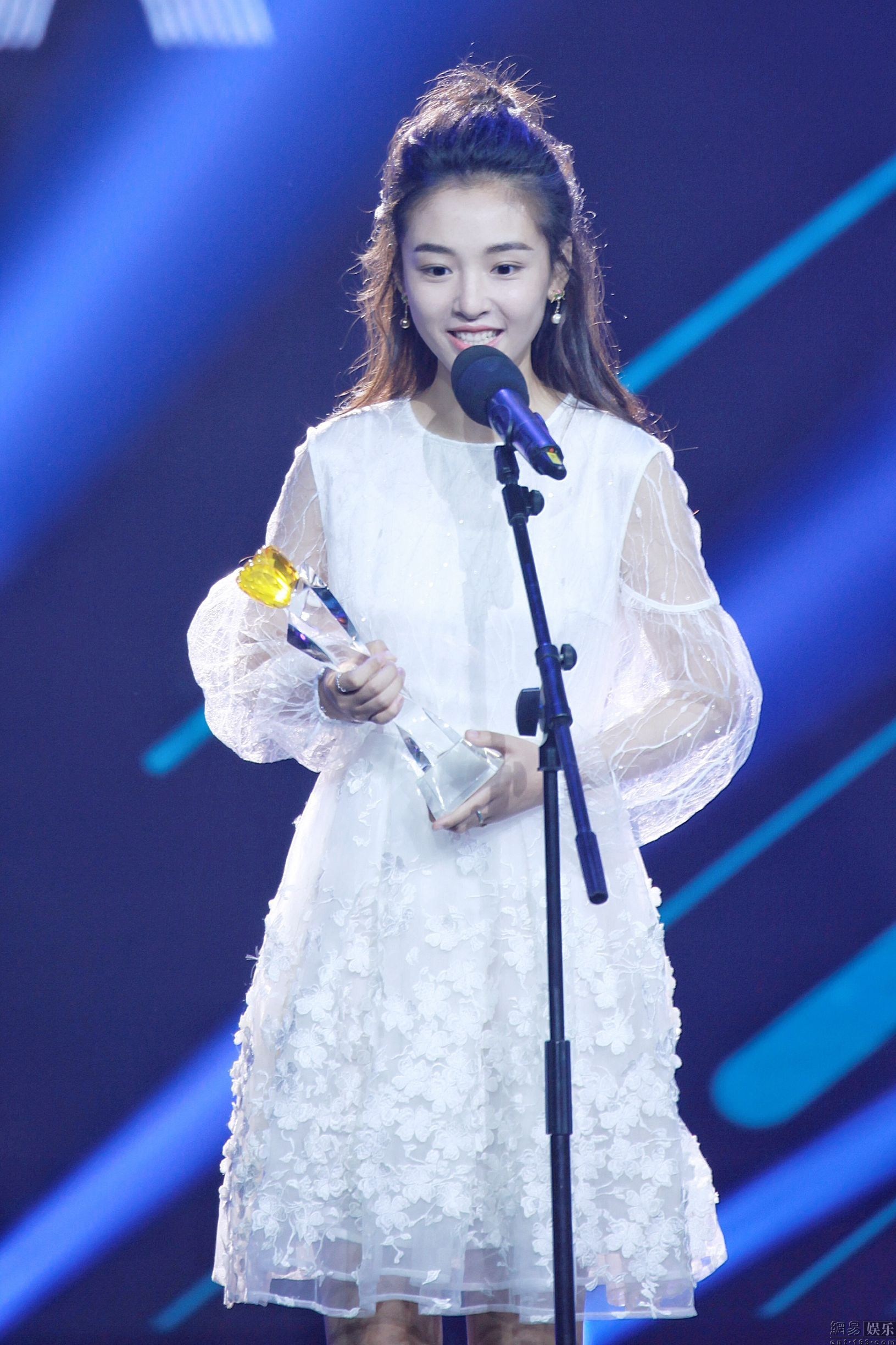 吴倩获封“网络剧最受欢迎女演员”