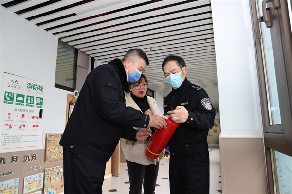 开学第一周 重庆两江新区警方为学校送去安全“大礼包”_fororder_图片3