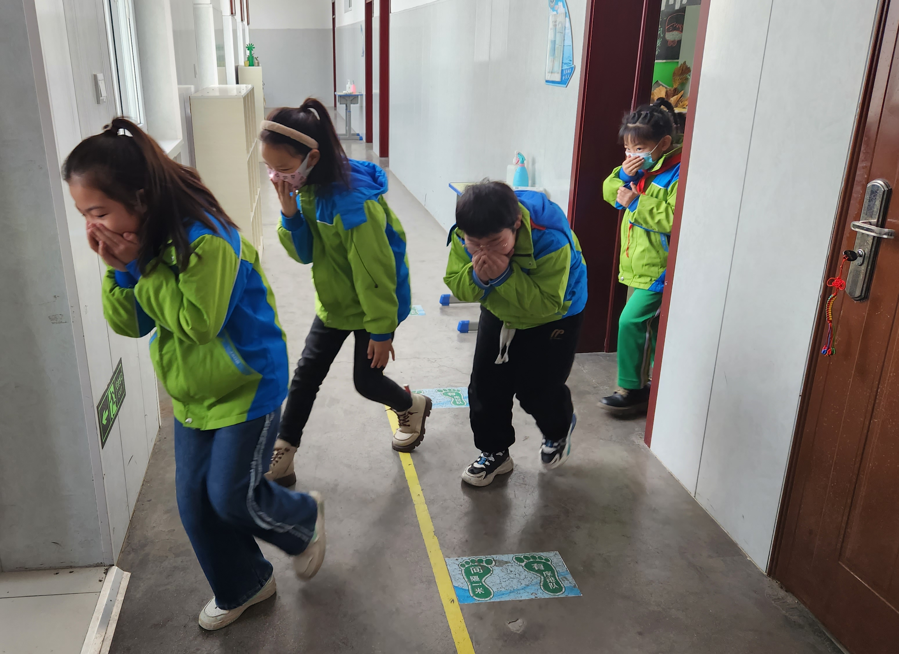 （原创）筑牢校园防火墙 石家庄市正定县野头小学开展消防安全演练活动_fororder_图片1