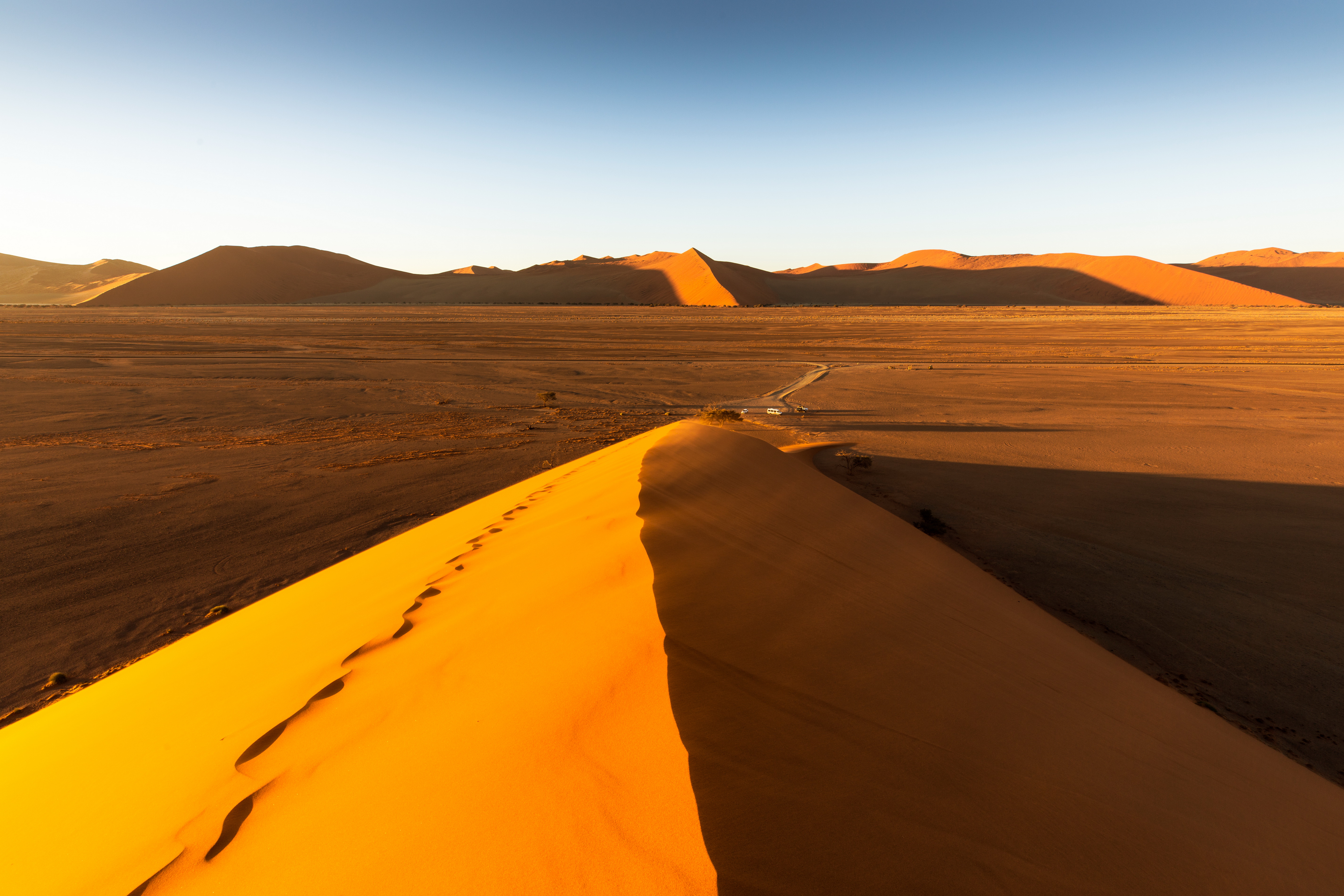 【我的非洲故事】【作品选登】【摄影作品】天连大漠宽-郑华斌