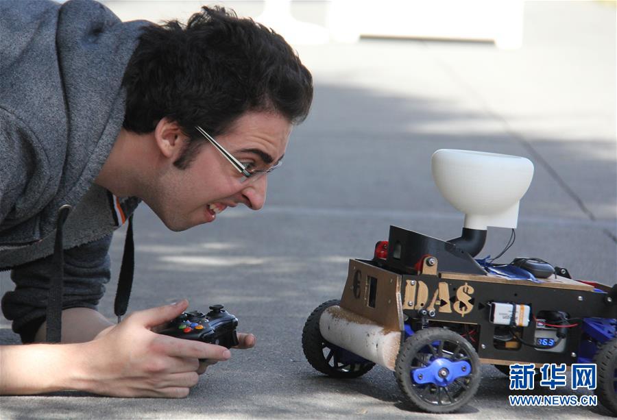 "坦克大战"——美国加州理工举办年度机器人大赛