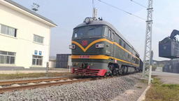 長沙首趟中老鐵路國際進口班列從寮國順利駛出