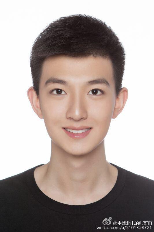 中戏2016新生曝光,各个养眼,闫妮的女儿美的逆天