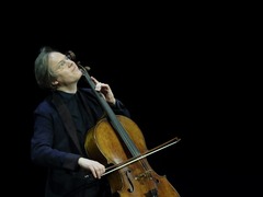 三小时“马拉松式”演出 扬·沃格勒呈现全套巴赫《大提琴无伴奏组曲》