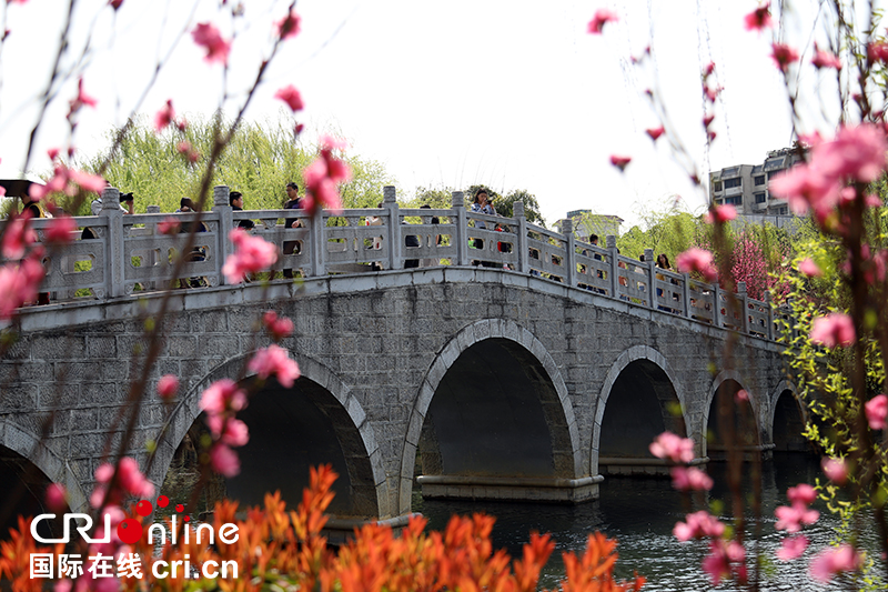 （已过审/旅游/焦点图）贵阳花溪十里河滩春意浓