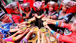 桂林恭城：瑤族民俗文化節讓遊客既飽眼福又飽口福