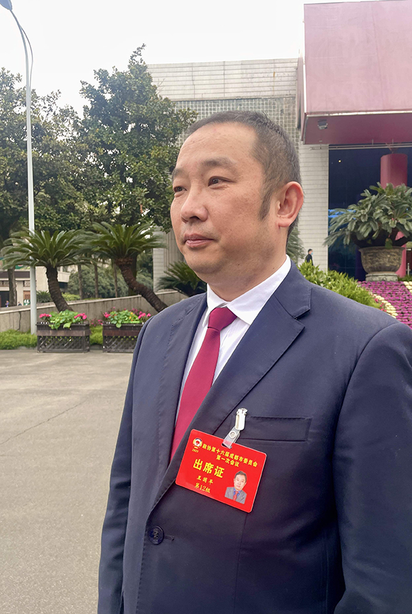 成都市政协委员王国平：编写成都学生乡土读本 让每个孩子都了解家乡_fororder_成都市政协委员王国平+摄影+史华玉