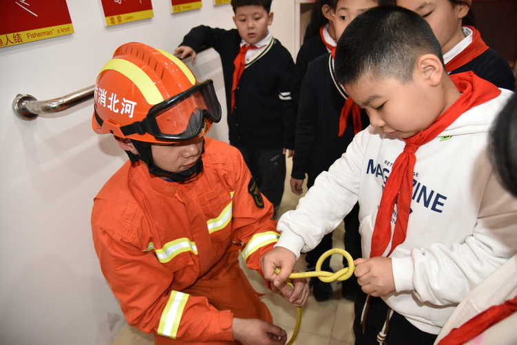 石家荘市裕華區：小學生が消防活動を間近で體験_fororder_圖片8