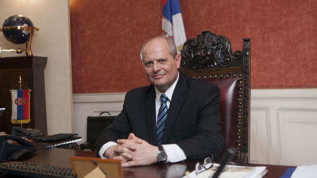 （看中国）王毅访欧之旅展示中国坚持走和平发展道路决心_fororder_1